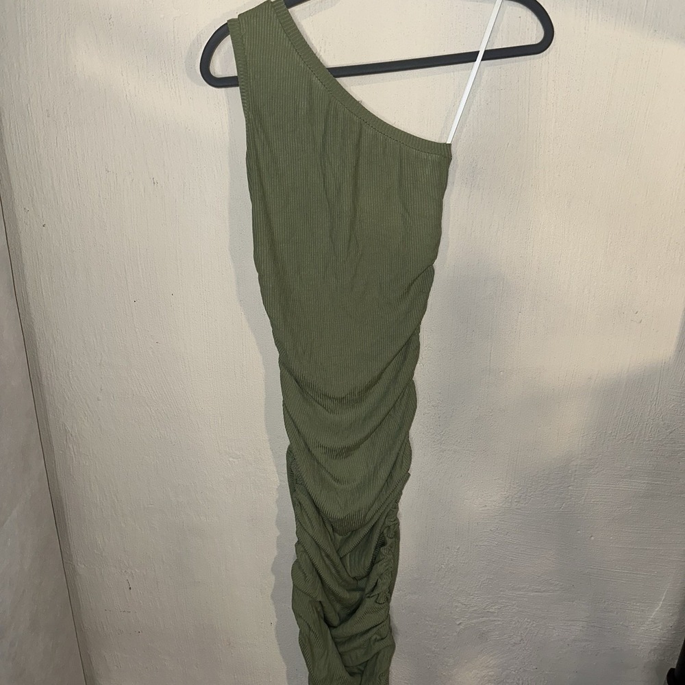 Mabel One Shoulder Ruched Ribbed Midi Dress‎ Green Sz M